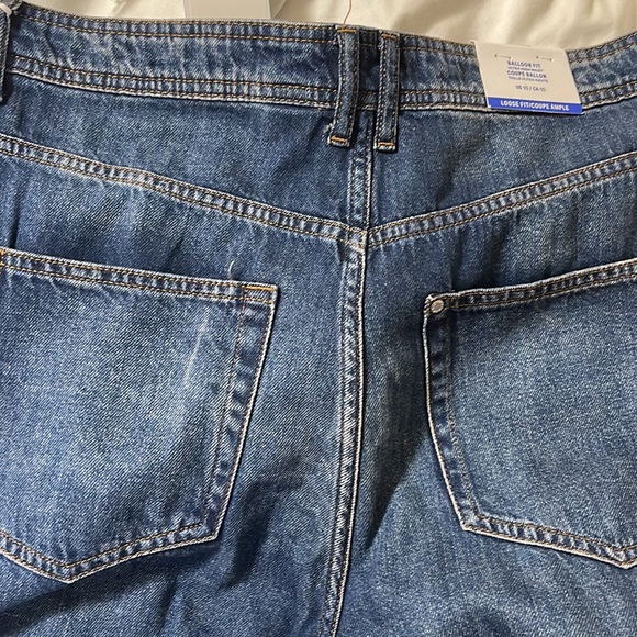 BNWT H&M dark wash balloon fit jeans - Picture 3 of 3